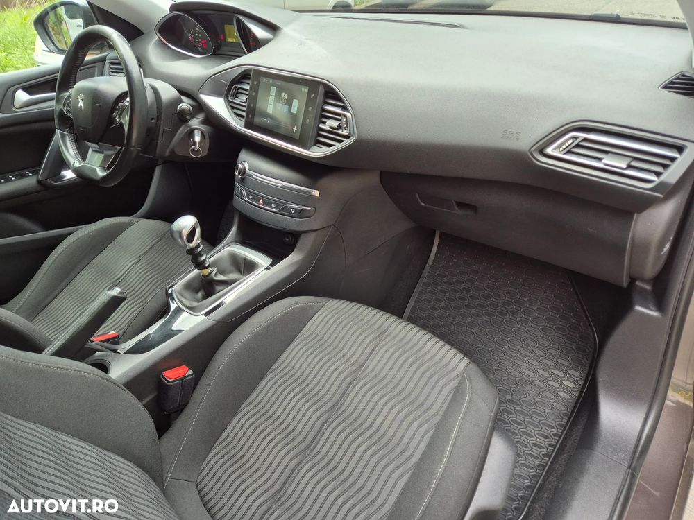 Peugeot 308 1.6 e-HDI FAP STT Allure - 13