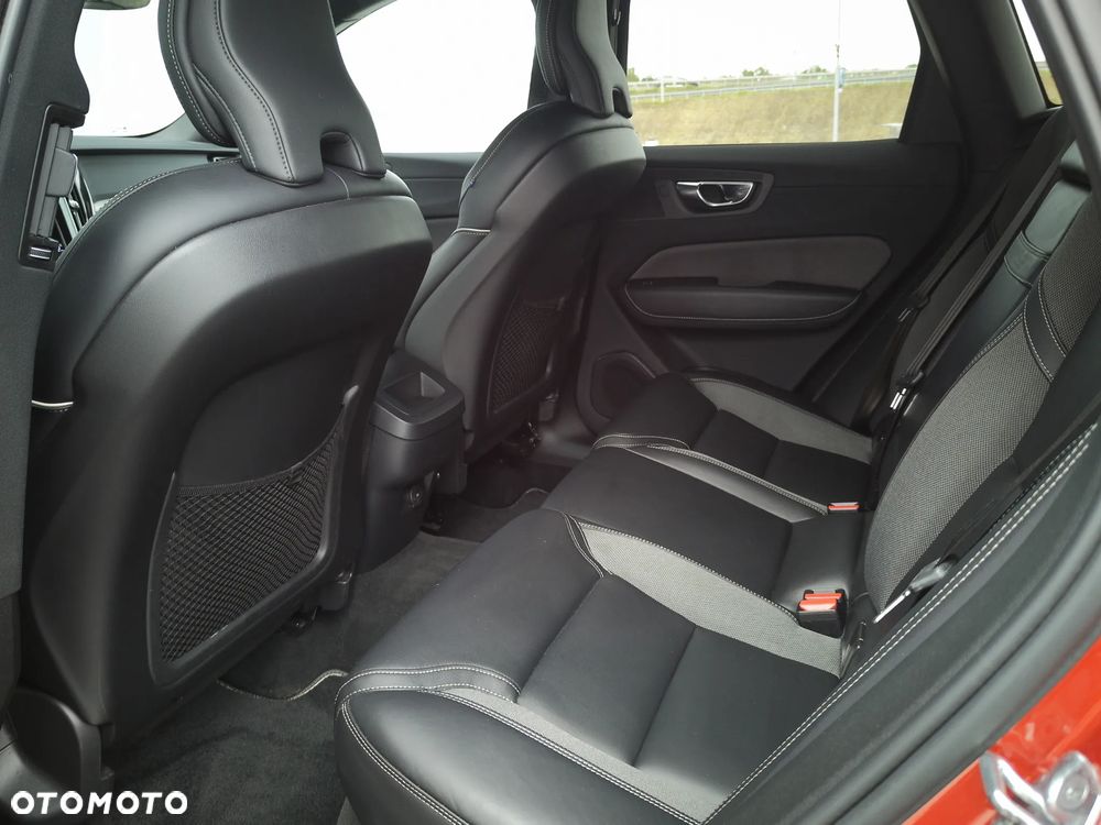 Volvo XC 60 B4 B R-Design - 19