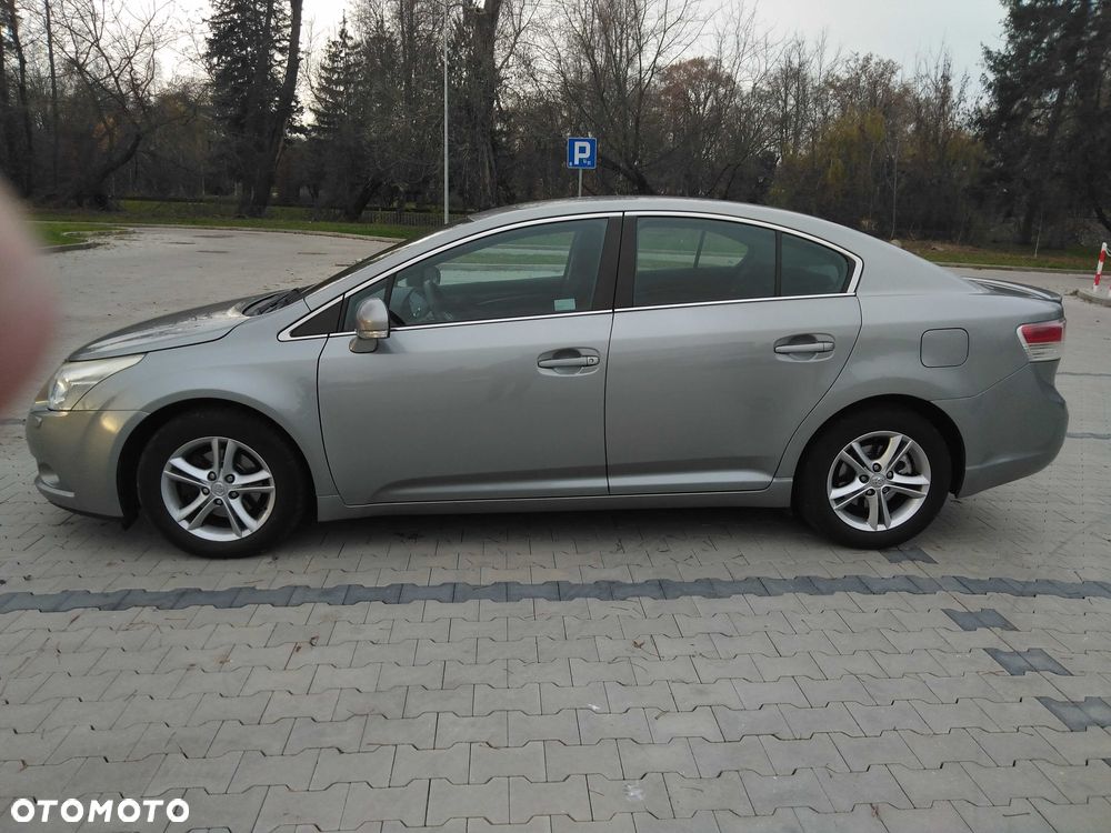 Toyota Avensis - 2