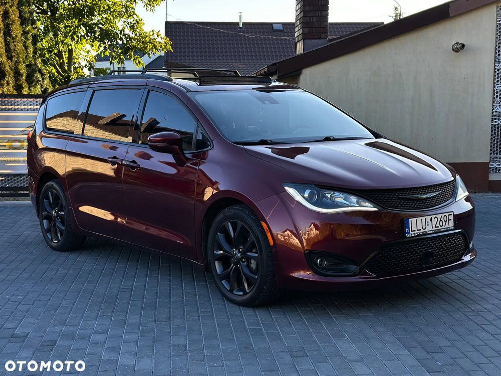 Chrysler Pacifica - 1