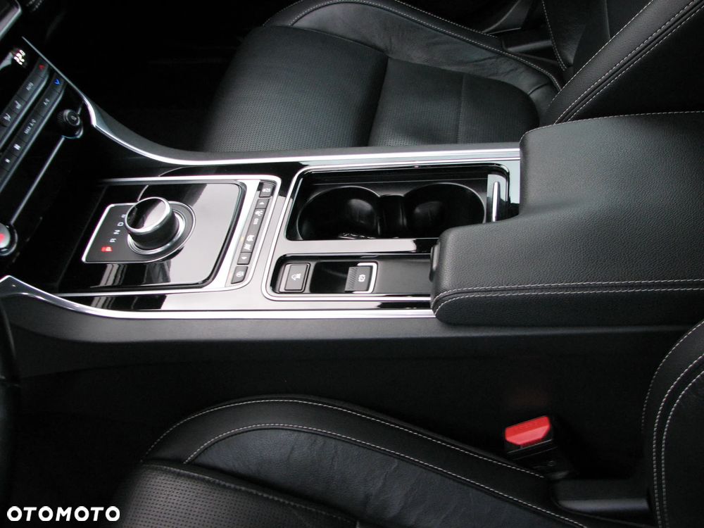 Jaguar XE 20d R-Sport - 25