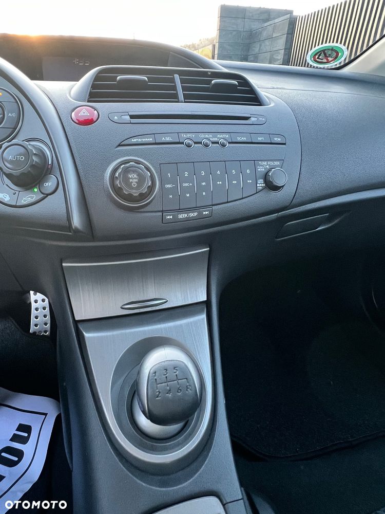 Honda Civic 1.4 i-VTEC Sport Black Edition - 25