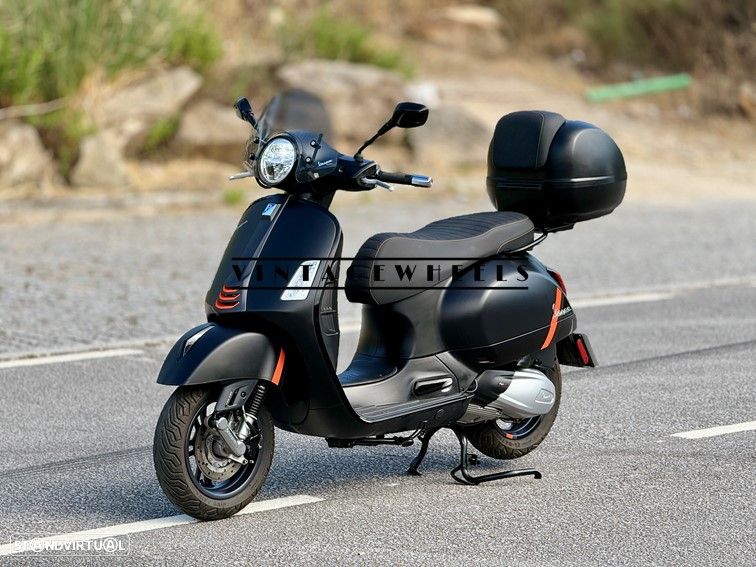 Vespa GTS Super Black Matte - 2