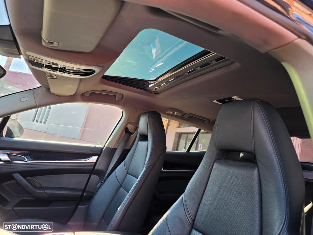 Porsche Panamera 3.0 V6 - 12