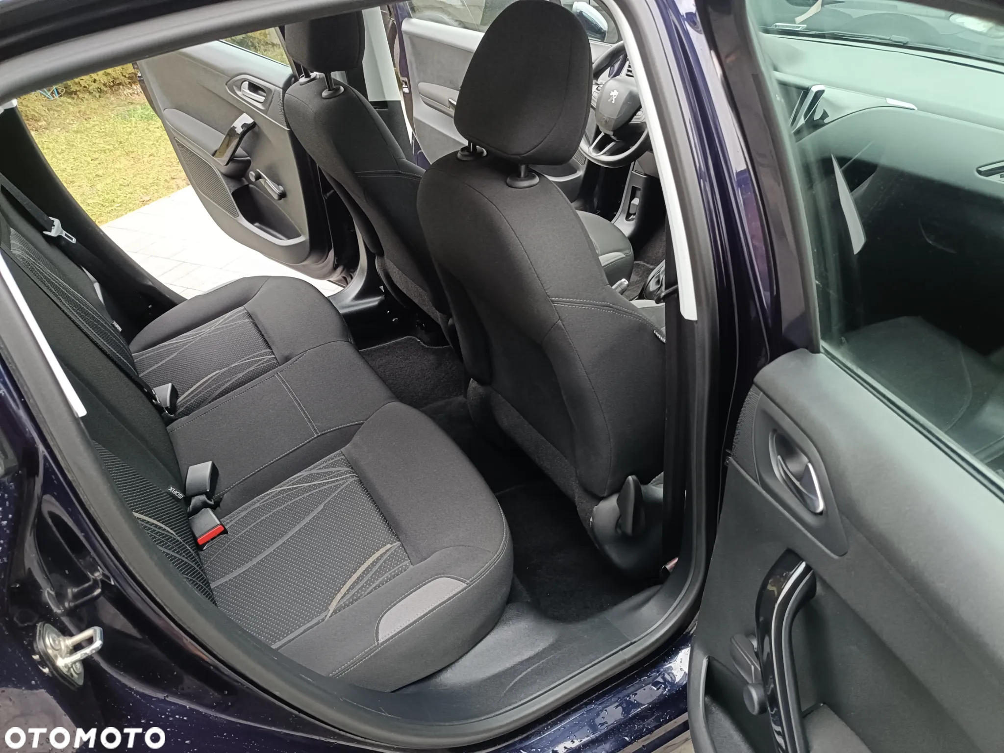 Peugeot 208 - 14