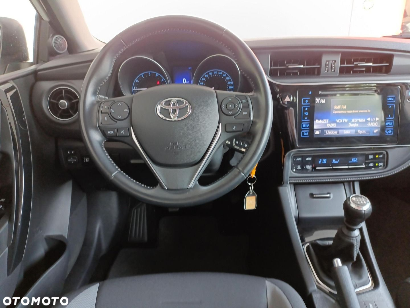 Toyota Auris - 16