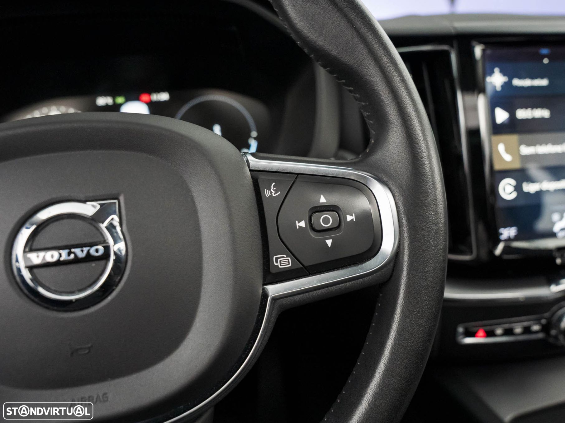 Volvo XC 60 2.0 T8 PHEV Momentum Plus AWD - 25