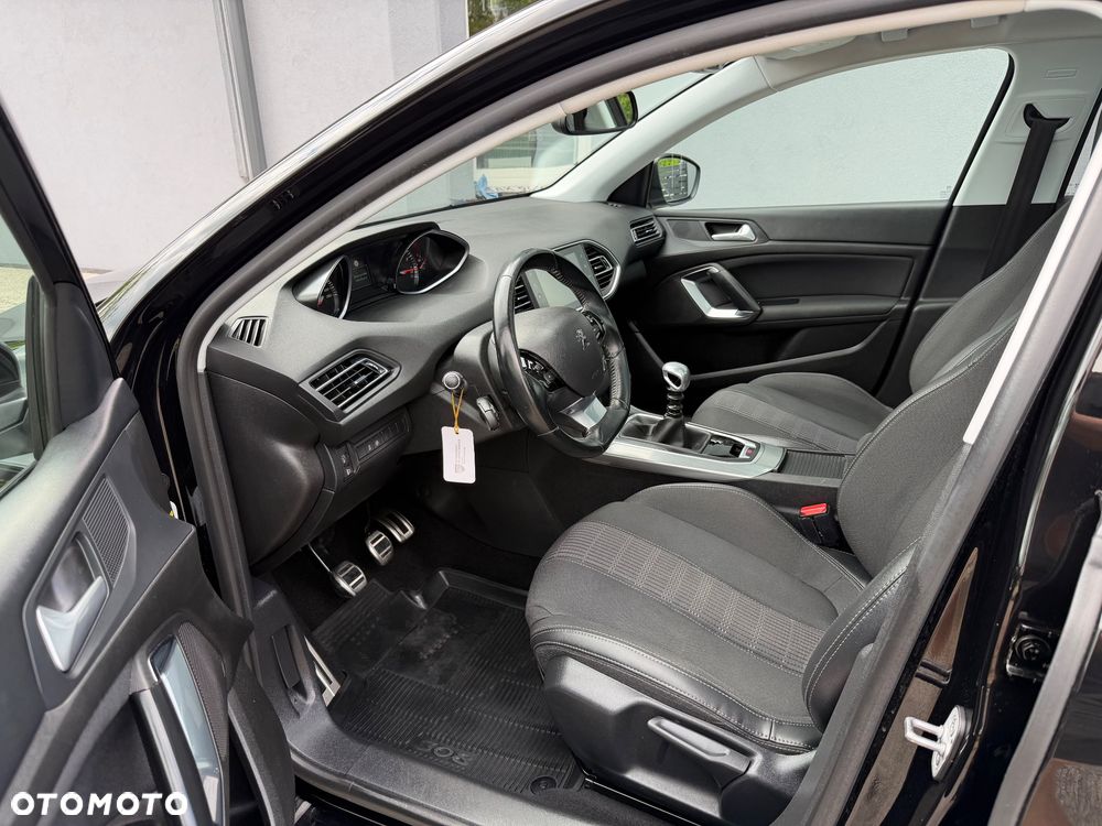 Peugeot 308 1.2 PureTech GPF Allure S&S - 6