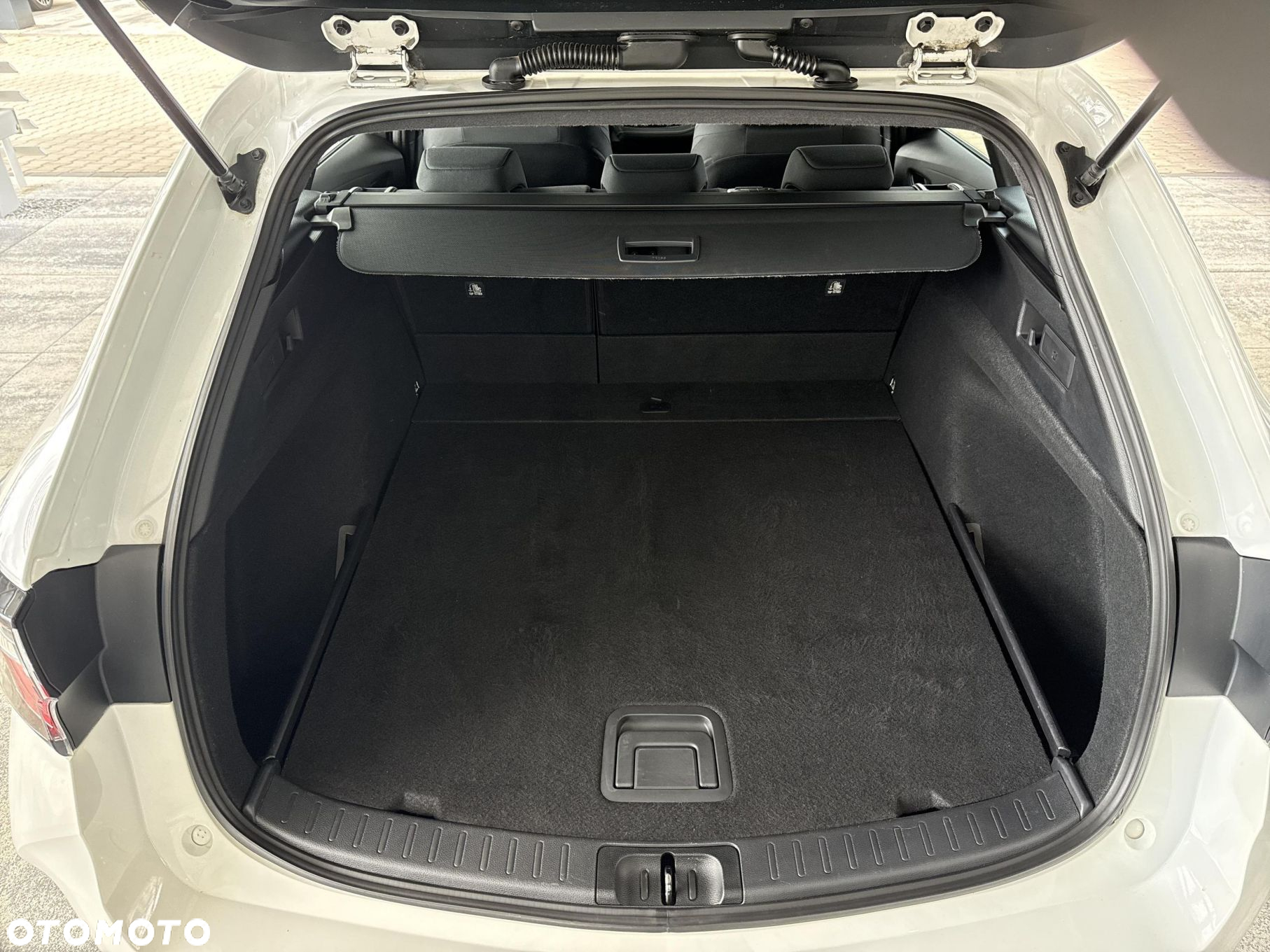 Toyota Corolla 1.8 Hybrid Comfort - 13