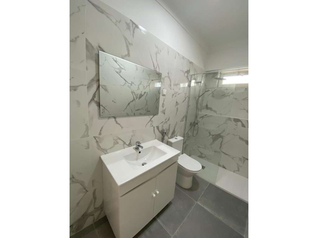 Excelente Apartamento T1 Totalmente Remodelado para Arrendar nas Ol... - Grande imagem: 4/12