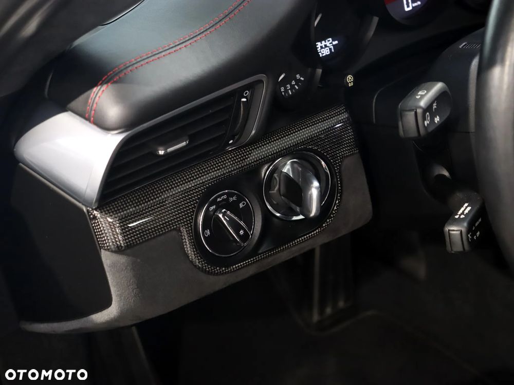 Porsche 911 Carrera 4 GTS PDK - 19