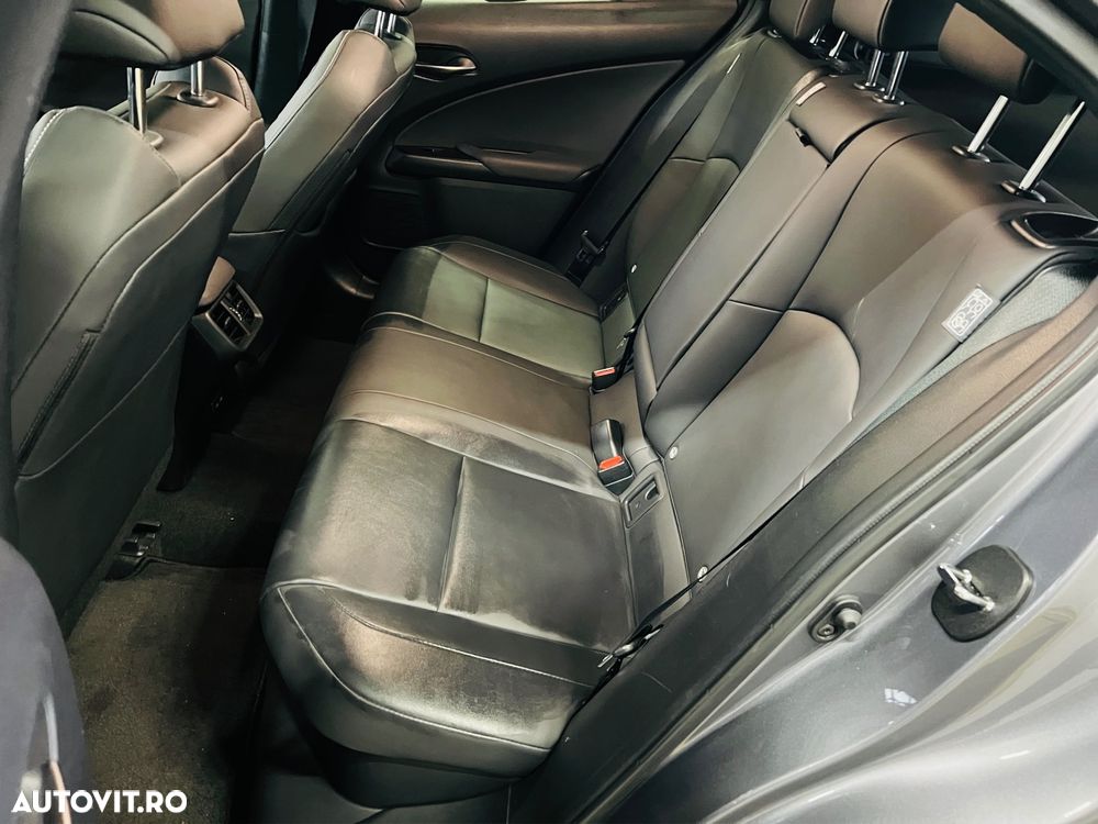Lexus UX 250h FWD Executive - 20
