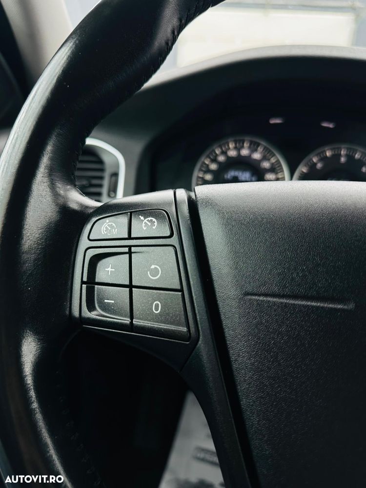 Volvo V60 D2 Momentum - 27