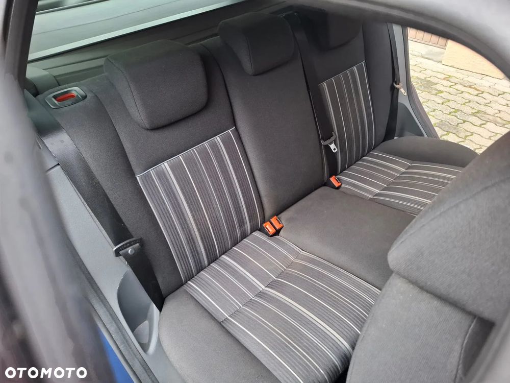 Ford Focus 1.6 16V Titanium - 13