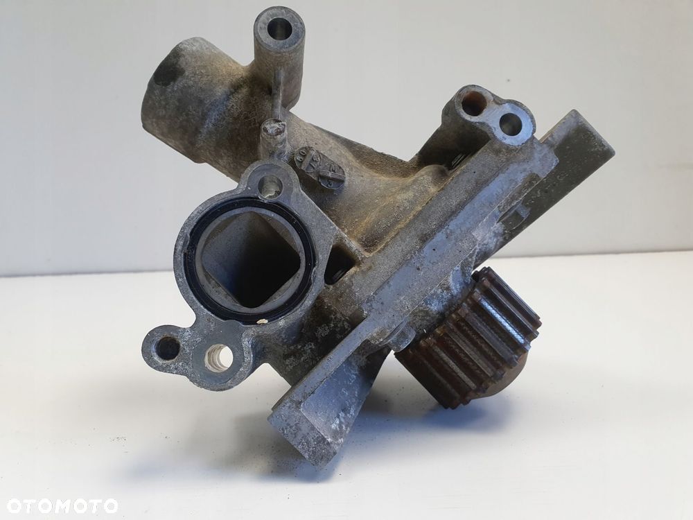 Citroen C5 III 2.0 16V RFJ OBUDOWA POMPY WODY pompa wody 9670557580 - 8