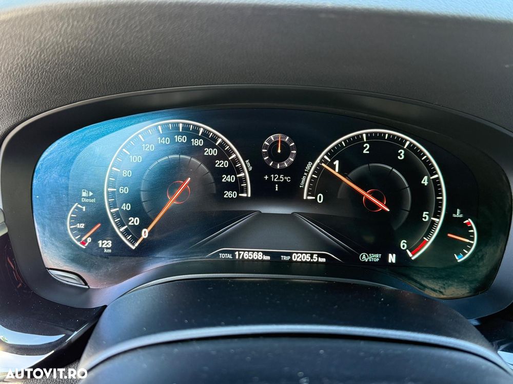 BMW Seria 5 520d Sport Line - 16