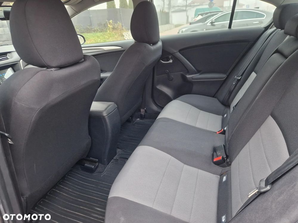 Toyota Avensis 1.6 Premium - 10