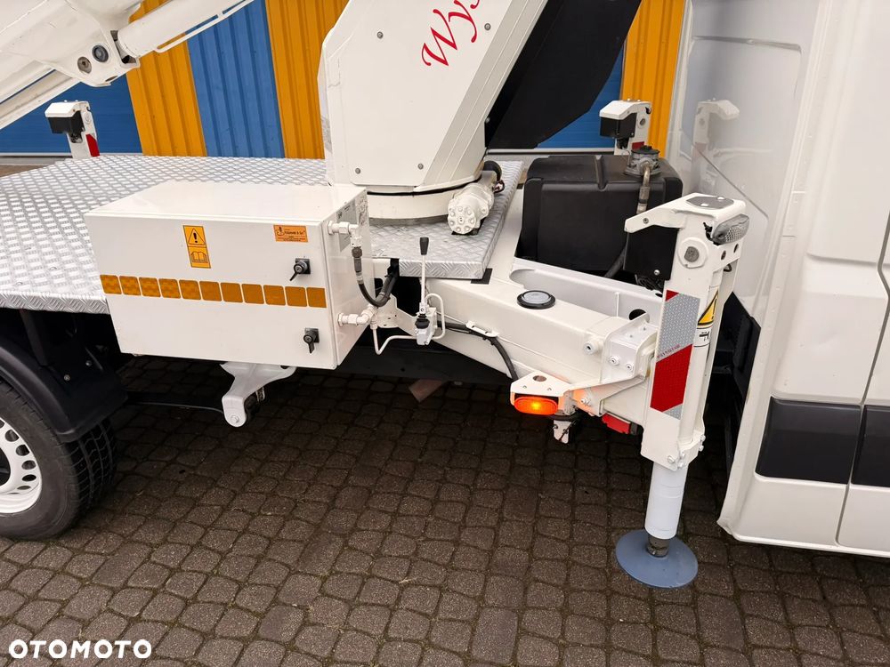 Ruthmann TB270 (27m w bok 14,2m)Mercedes Sprinter - 13