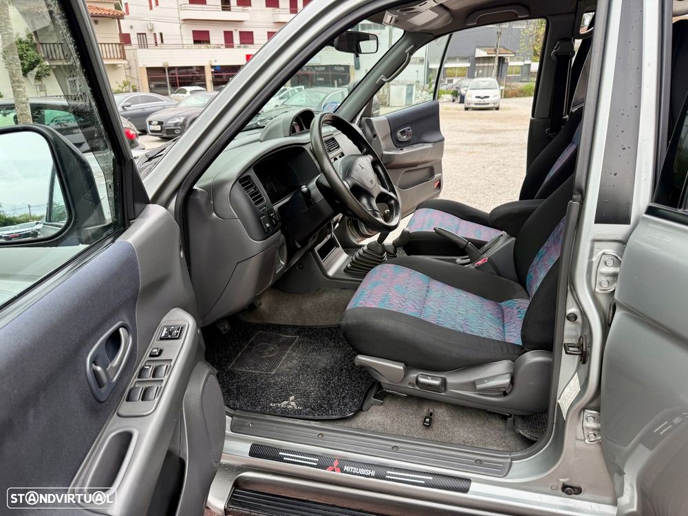 Mitsubishi Pajero Sport 2.5 TD GLS - 12