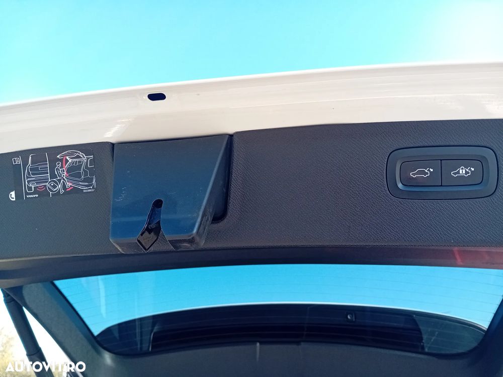 Volvo XC 90 D5 AWD Geartronic RDesign - 8