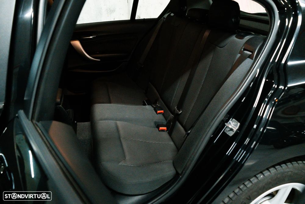 BMW 116 d Line Urban - 29