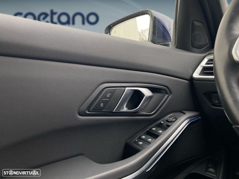 BMW 320 d Pack Desportivo M Auto - 14