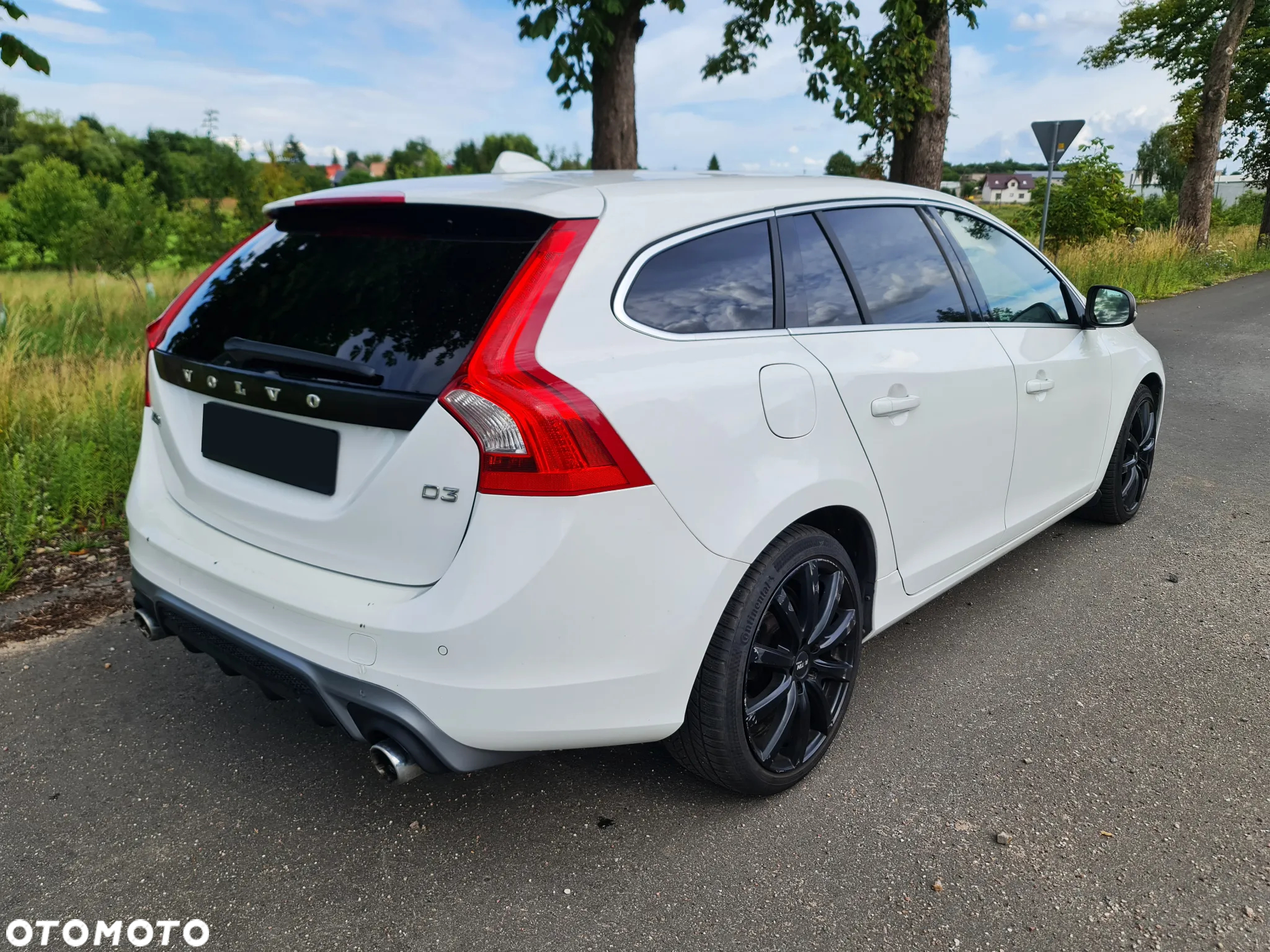 Volvo V60 D3 R-Design - 3