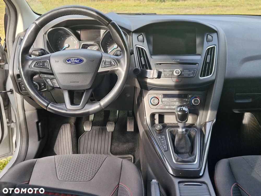 Ford Focus 1.0 EcoBoost ST-Line X - 9