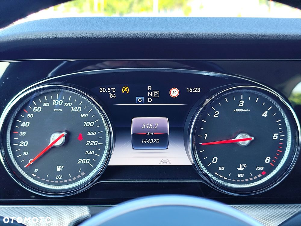 Mercedes-Benz Klasa E 220 d 4-Matic 9G-TRONIC - 13