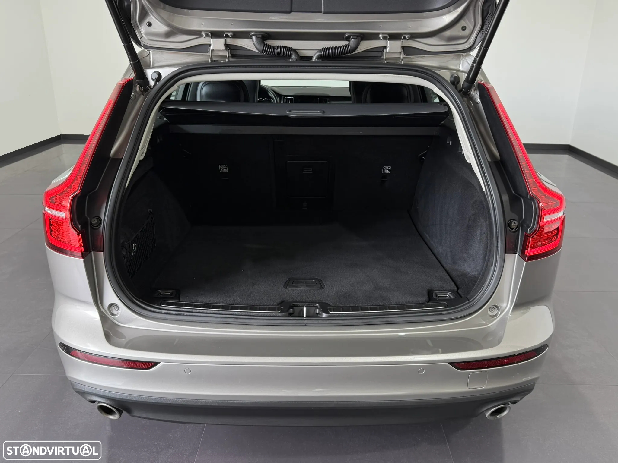 Volvo V60 2.0 B4 Momentum Geartronic - 46