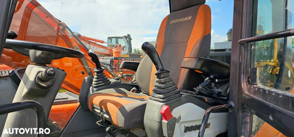 Doosan DX 160 W Excavator pe roți - 10