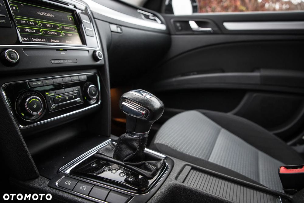 Skoda Superb 2.0 TSI DSG Elegance - 23