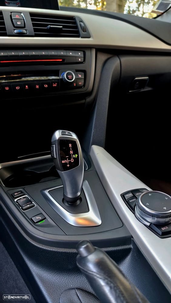 BMW 318 d Touring Auto Line Sport - 18