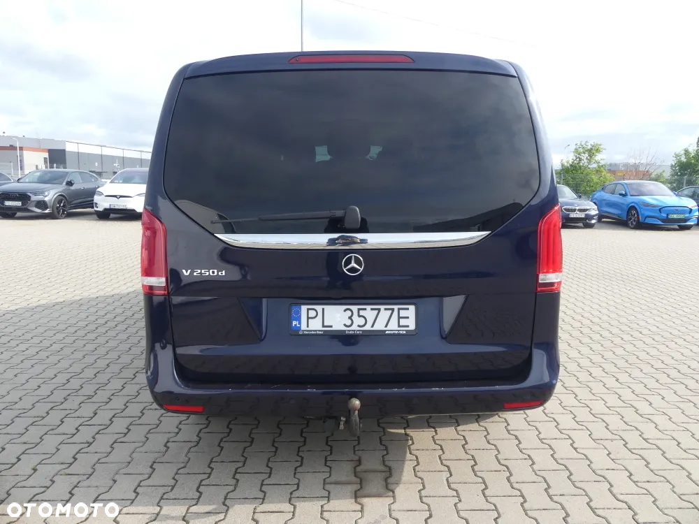 Mercedes-Benz Klasa V - 14