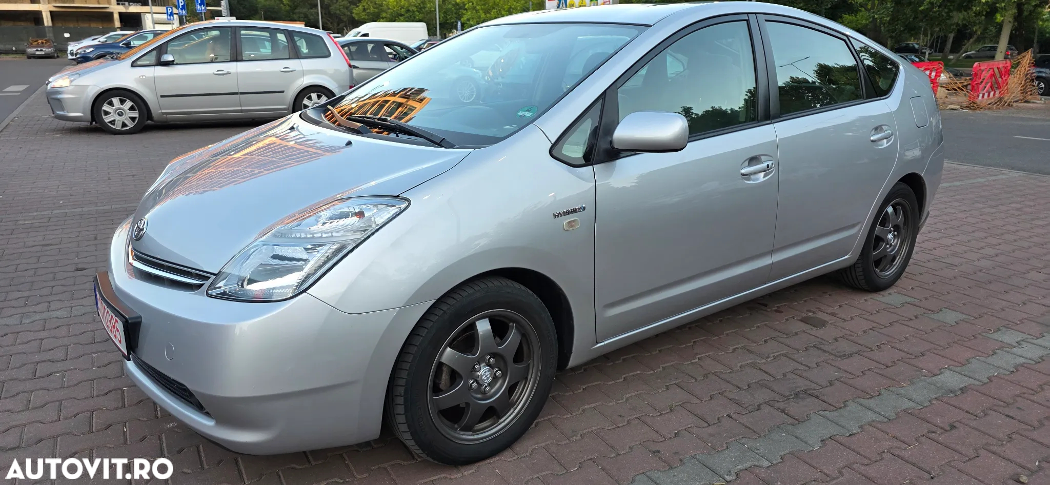 Toyota Prius (Hybrid) - 2