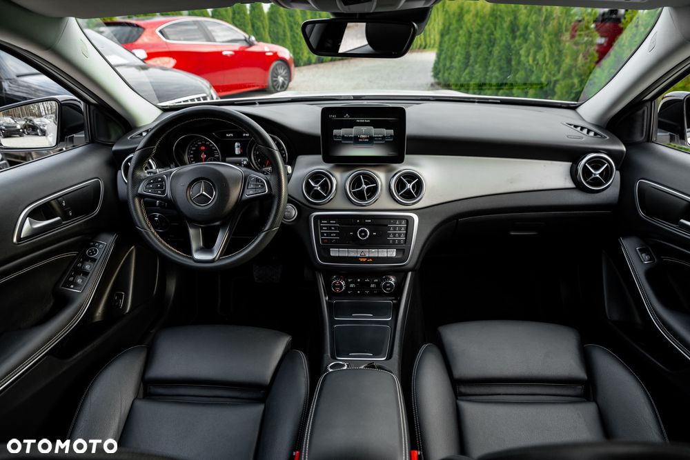 Mercedes-Benz GLA 200 7G-DCT - 29