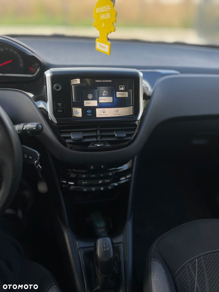 Peugeot 208 - 10