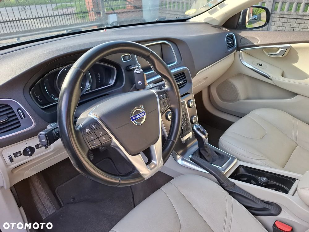 Volvo V40 D4 Geartronic You - 12