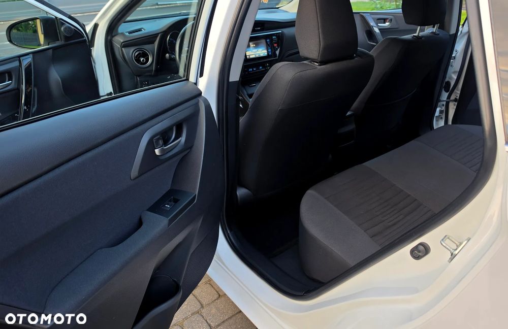 Toyota Auris 1.6 Premium - 23