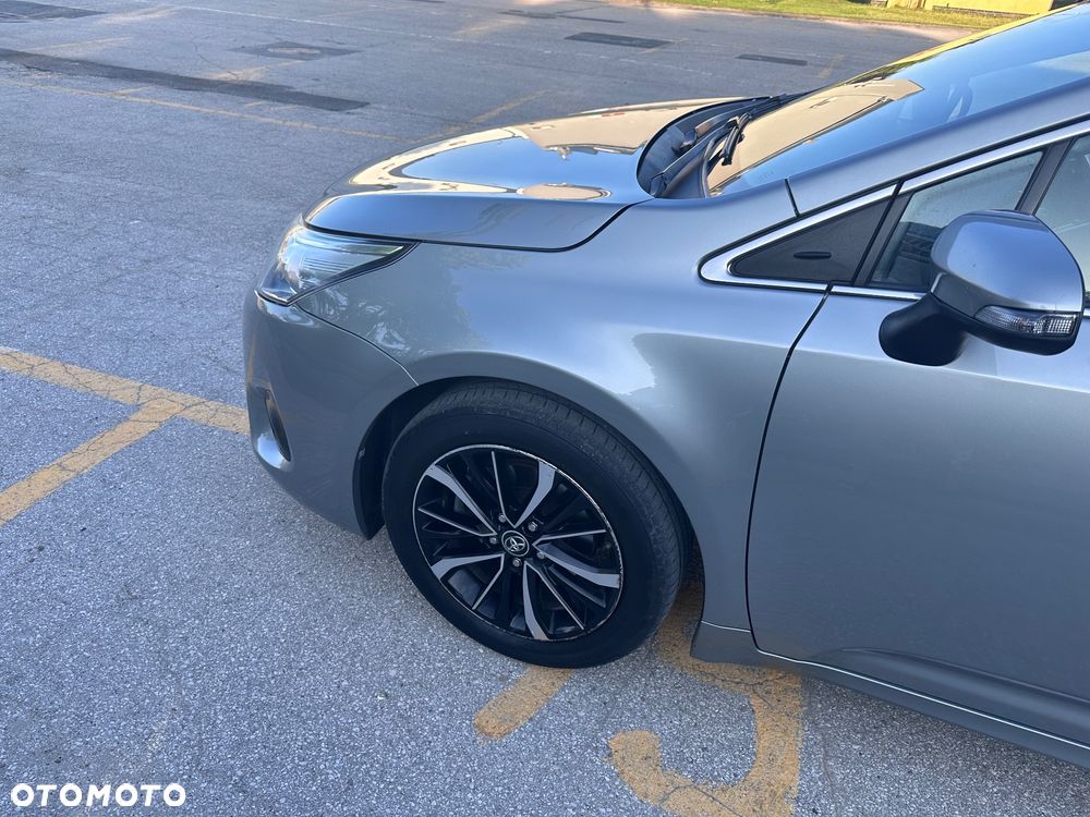 Toyota Avensis 1.8 Premium MS - 6