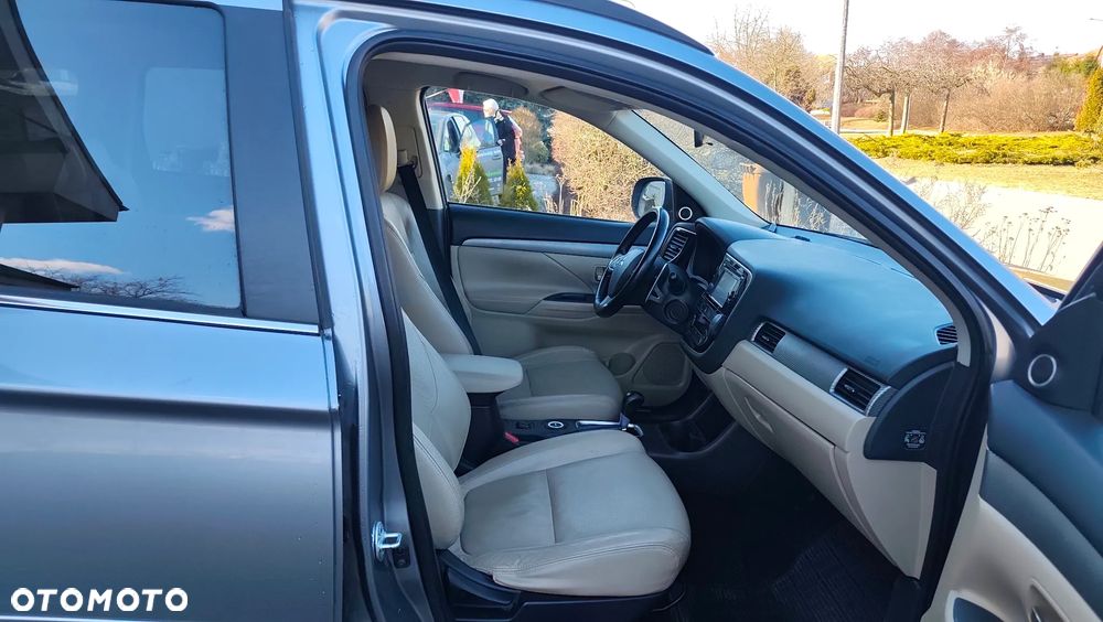 Mitsubishi Outlander 2.2 DI-D 4WD Automatik Diamant Edition+ - 32