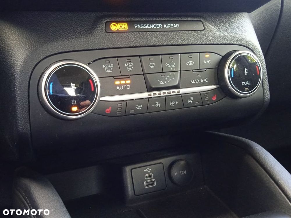 Ford Kuga 2.5 FHEV FWD Titanium - 28
