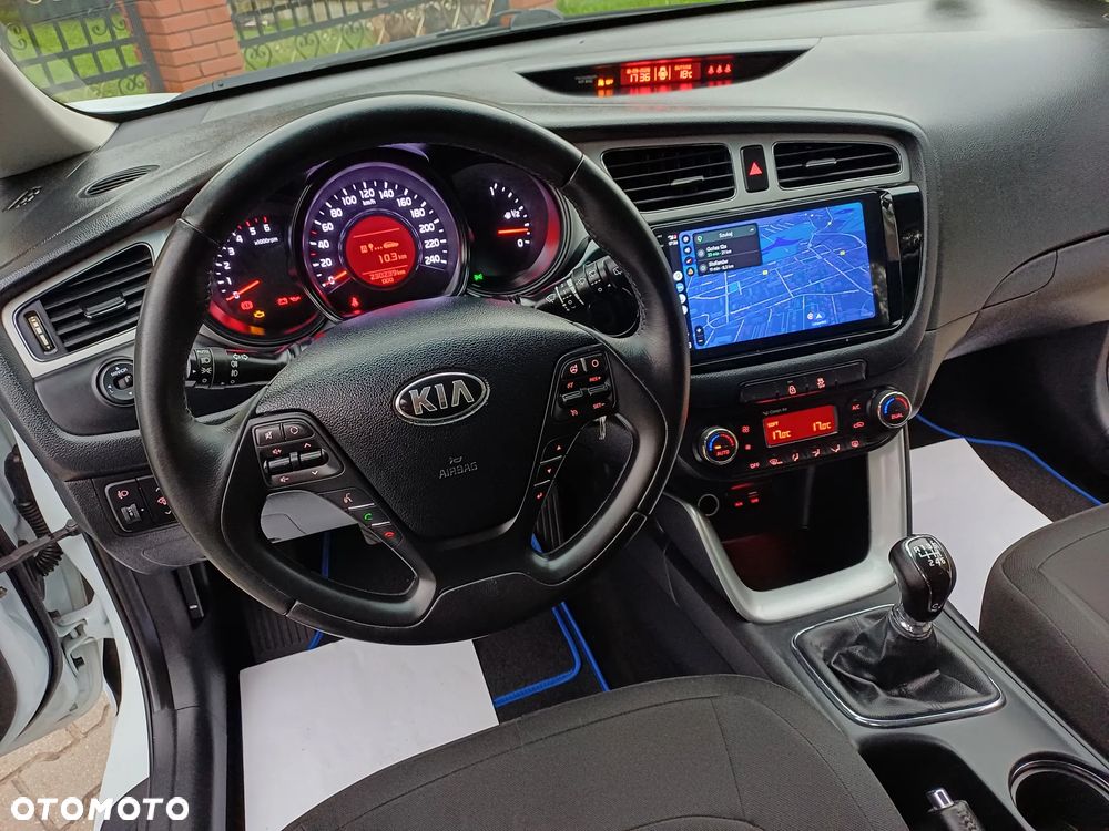 Kia Ceed - 11