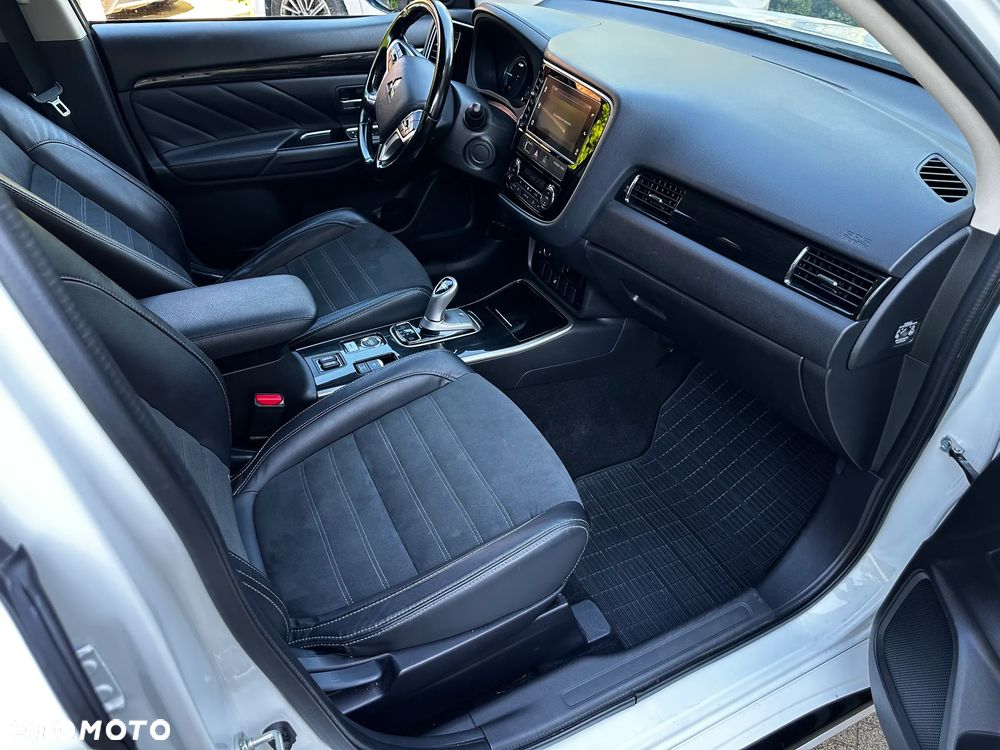 Mitsubishi Outlander Intense + - 28