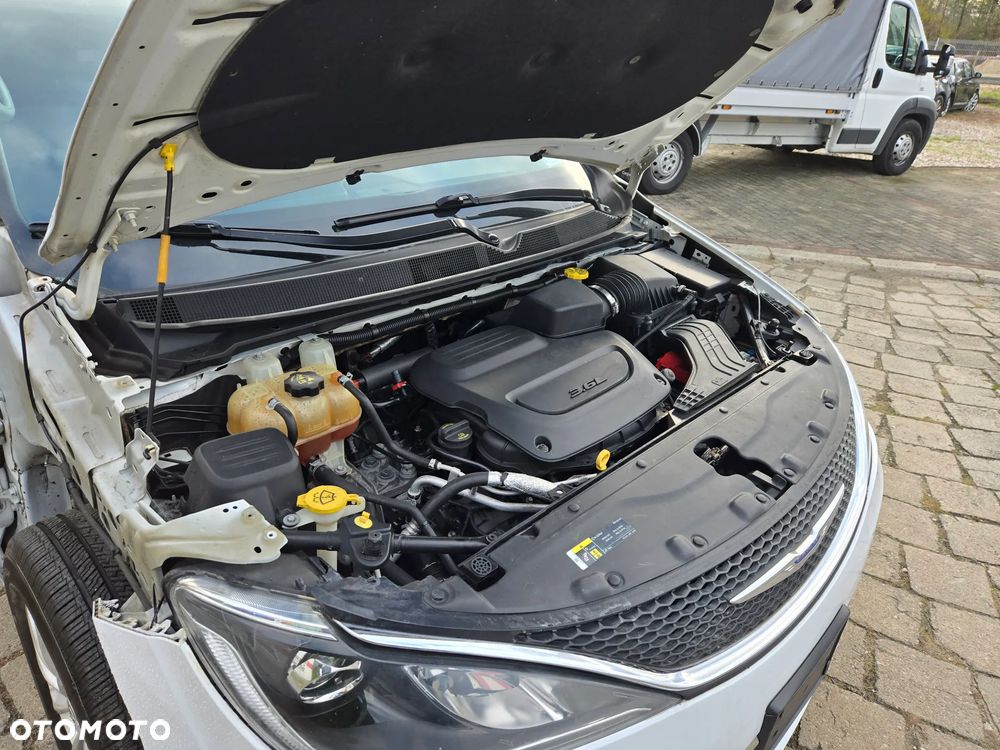 Chrysler Pacifica - 8