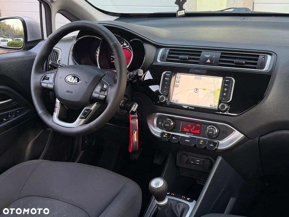 Kia Rio 1.2 ISG Uefa Euro 2016 - 23