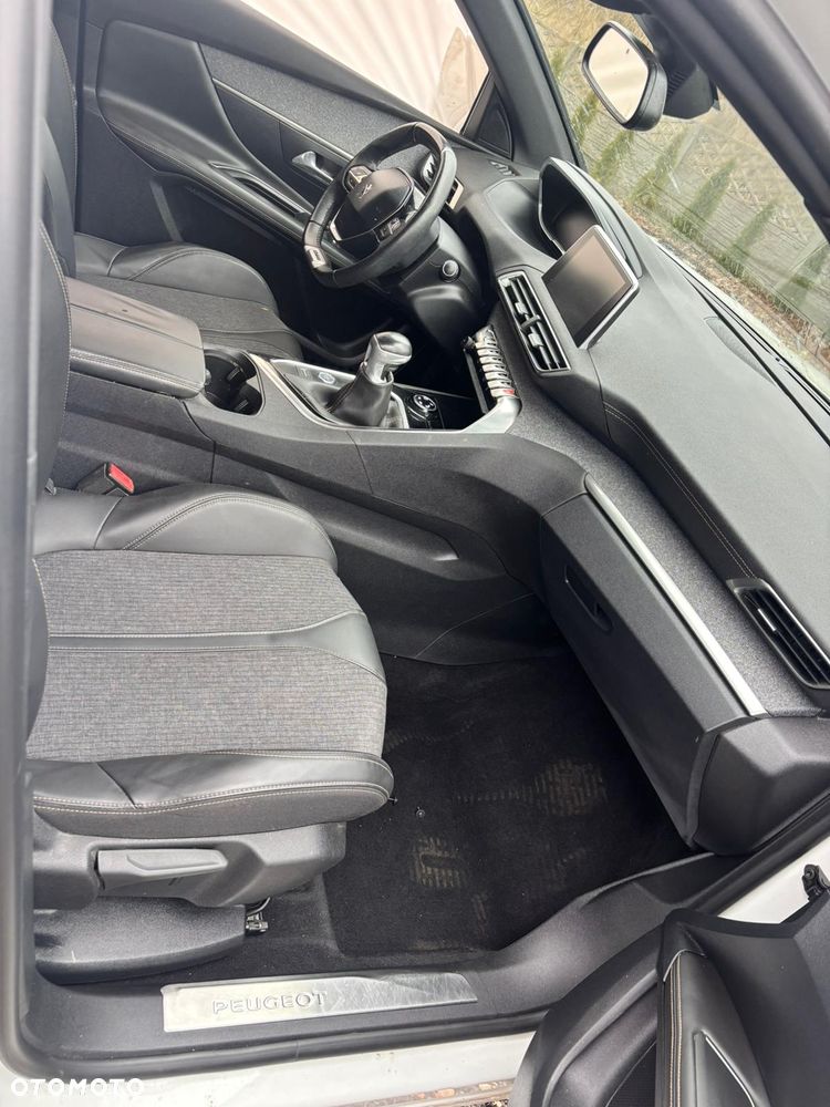Peugeot 3008 PureTech 130 Stop & Start GPF Allure Pack - 13