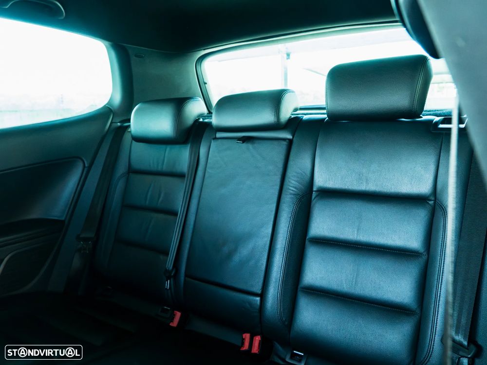 VW Golf 1.6 TDi Highline - 15