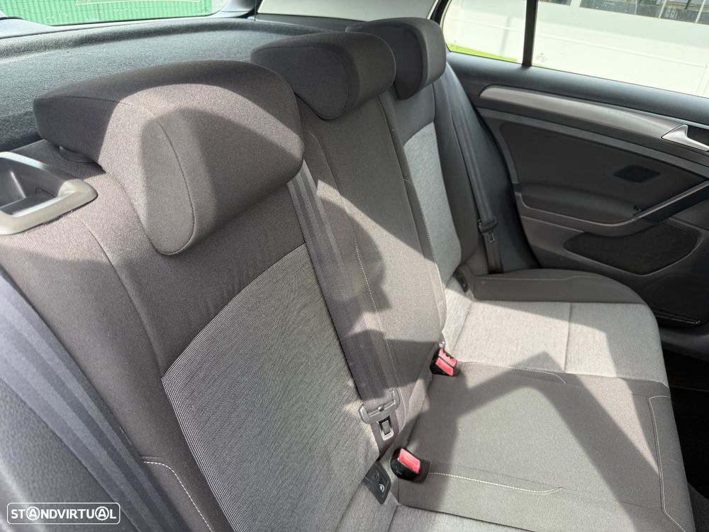 VW Golf 1.6 TDI Confortline - 16