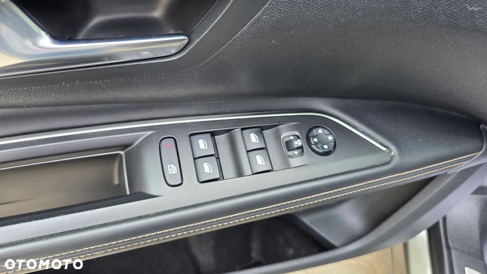 Peugeot 5008 - 19
